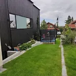 Modern And Comfortable In Attractive Neighborhood Lägenhet