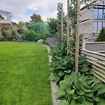 Modern And Comfortable In Attractive Neighborhood Lägenhet *