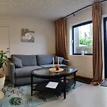 Lägenhet Modern And Comfortable In Attractive Neighborhood *