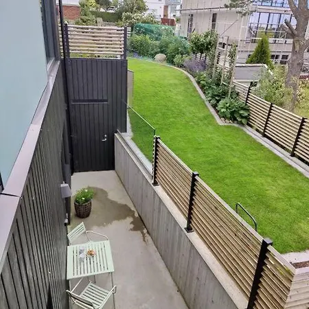 Modern And Comfortable In Attractive Neighborhood * 스타방에르