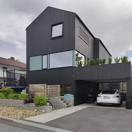 Modern And Comfortable In Attractive Neighborhood Apartman