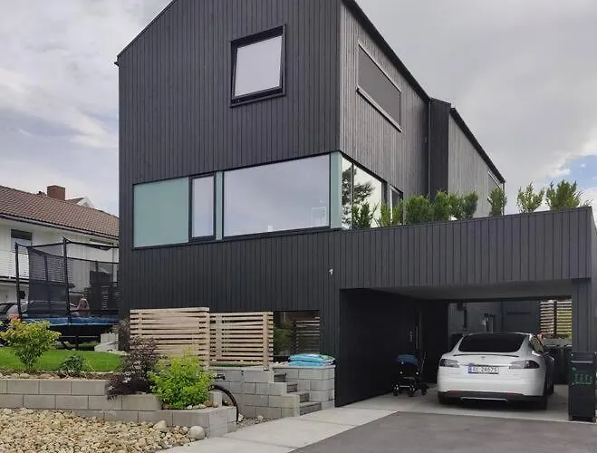 Modern And Comfortable In Attractive Neighborhood Apartament