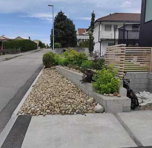 Modern And Comfortable In Attractive Neighborhood *