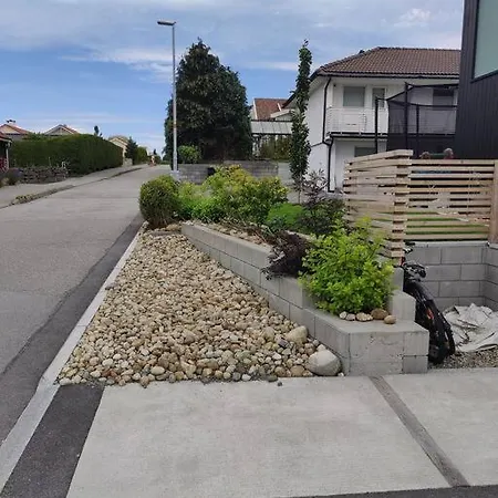 Modern And Comfortable In Attractive Neighborhood *