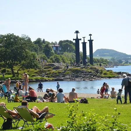 Modern And Comfortable In Attractive Neighborhood *